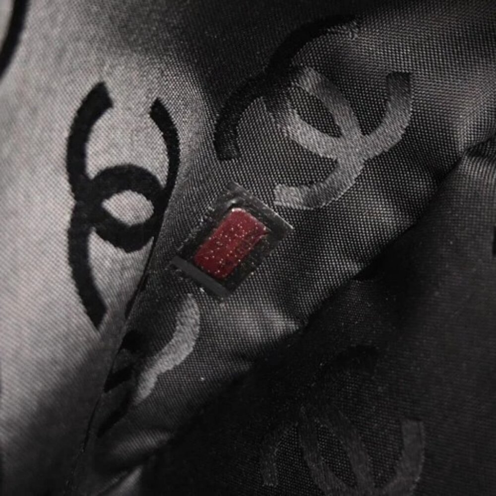 Chanel Black Calfskin Handbag 117402 - Picture 10 of 10